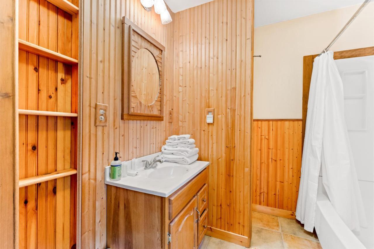 River Road Treehouse Retreat Warrensburg ภายนอก รูปภาพ