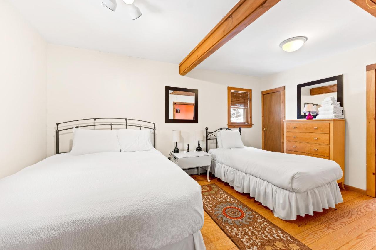 River Road Treehouse Retreat Warrensburg ภายนอก รูปภาพ